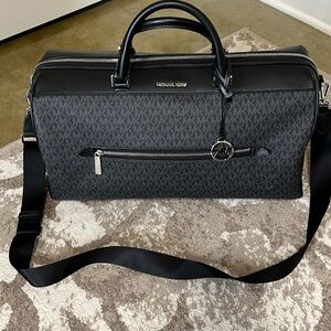 Michael Kors duffel bag excellent condition